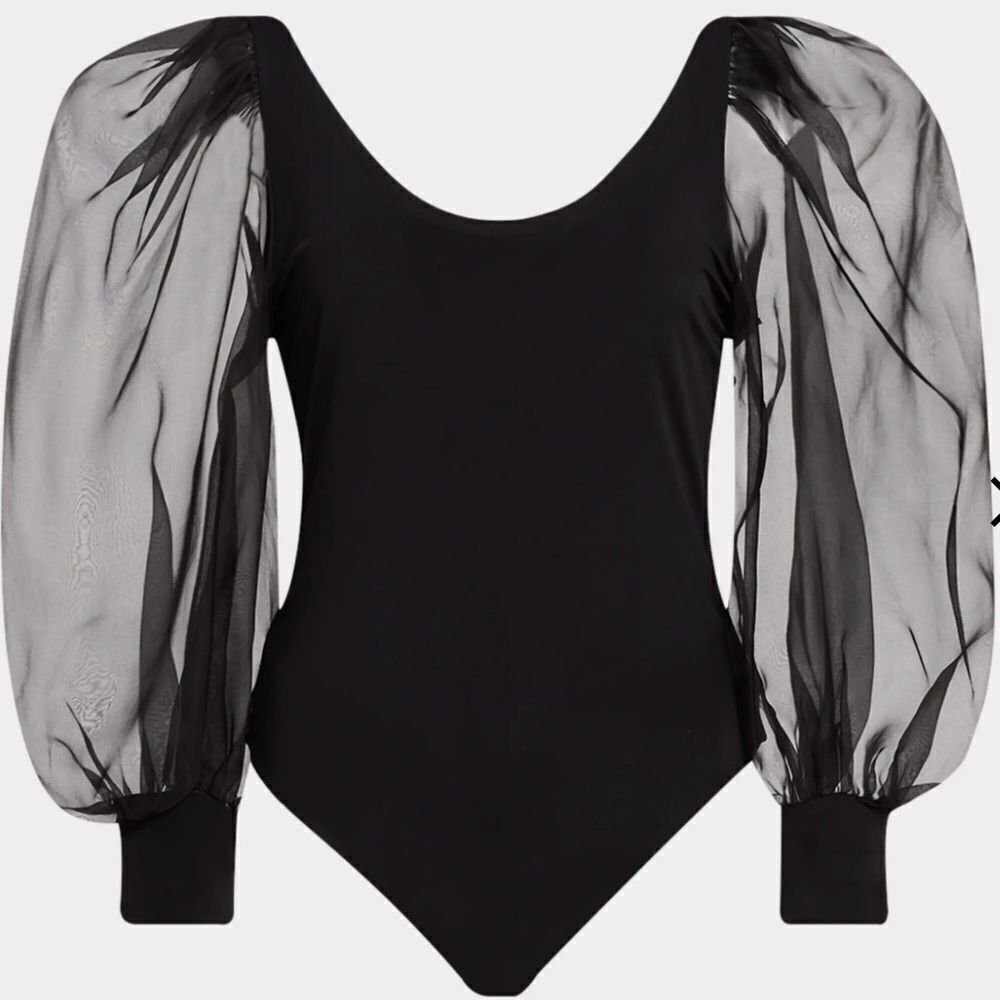 Alice + Olivia “Jilliane puff sleeve bodysuit